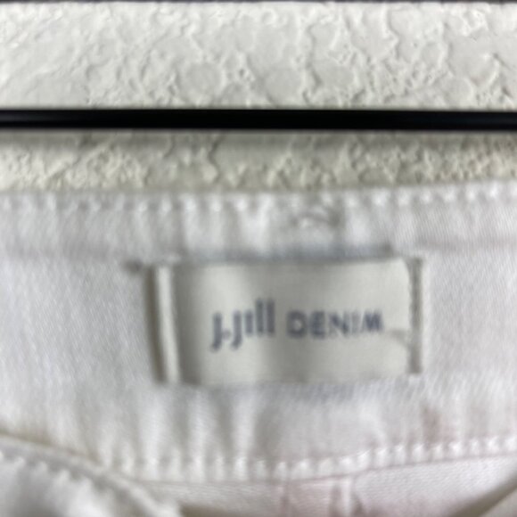 J.Jill White Denim Bermuda Shorts Size 8 5-Pocket Belt Loops Zip Button Closure - Picture 4 of 10